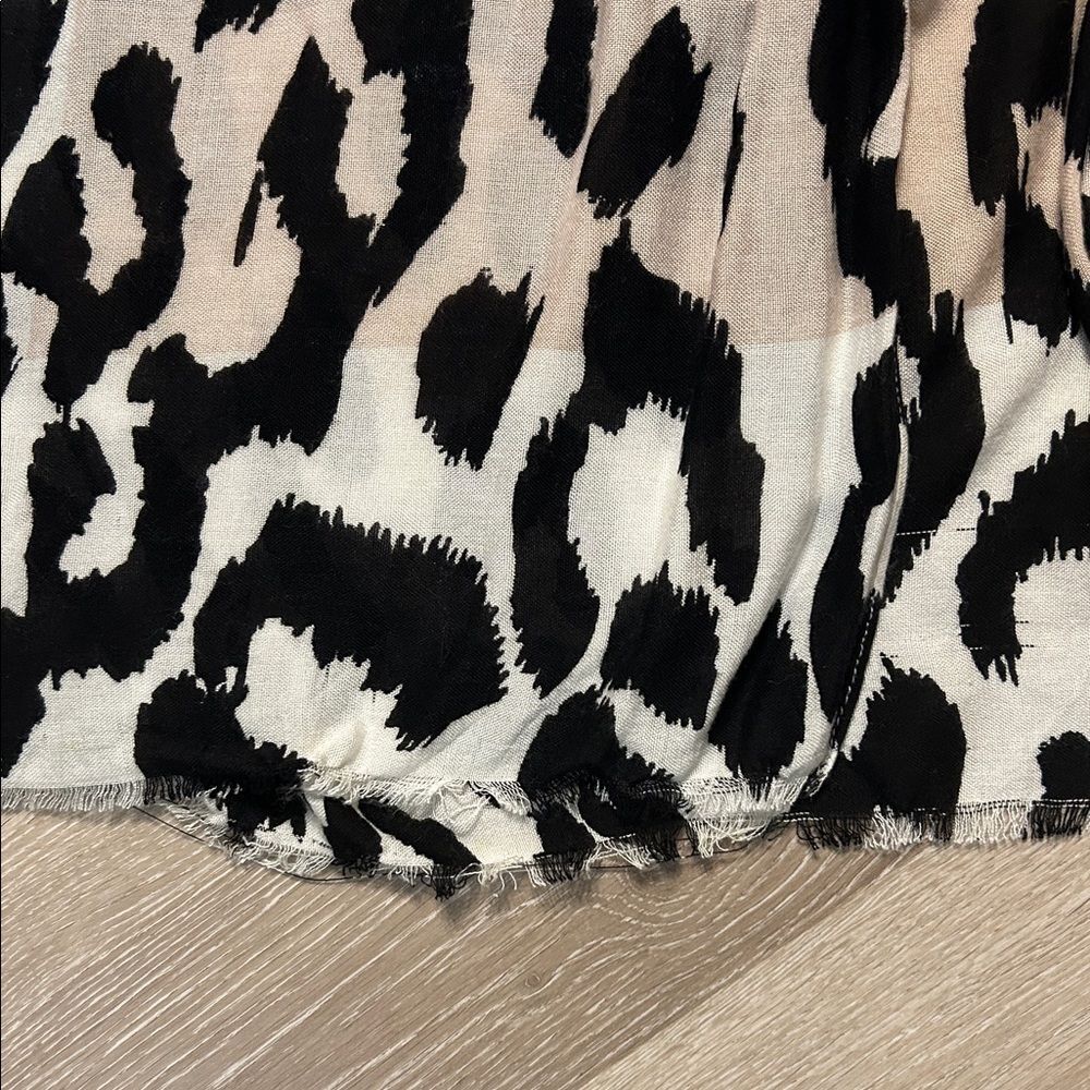 Oversized Animal Print Leopard Print Women's Lightweight Shawl - Picture 4 of 5